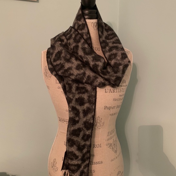 Lord and Taylor/Cashmere scarf - Picture 5 of 5